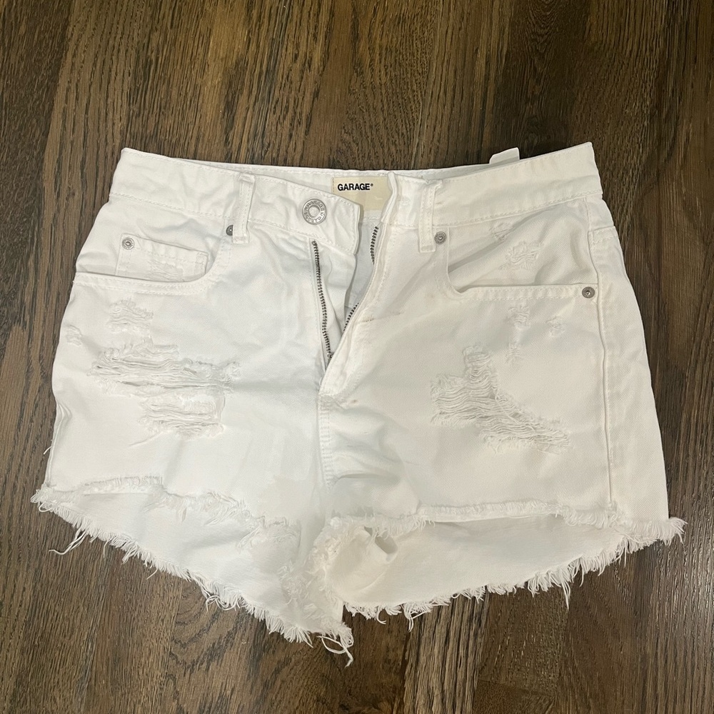White garage festival shorts